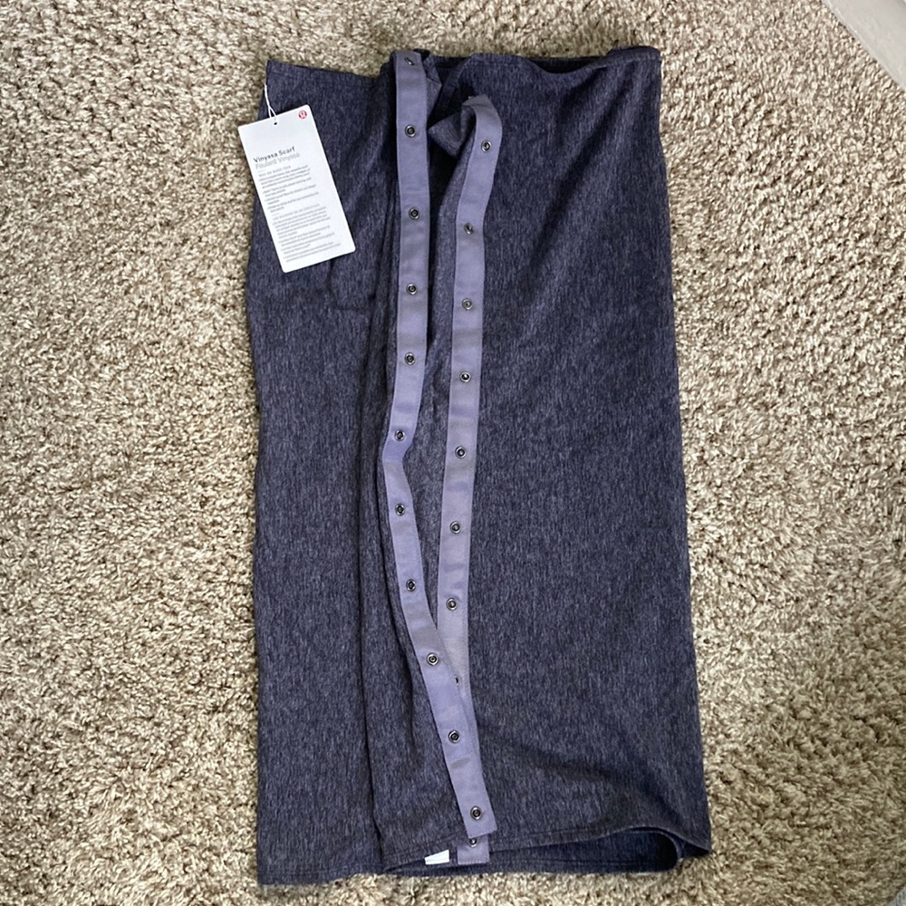 NWT Lululemon Vinyasa Scarf - Grey